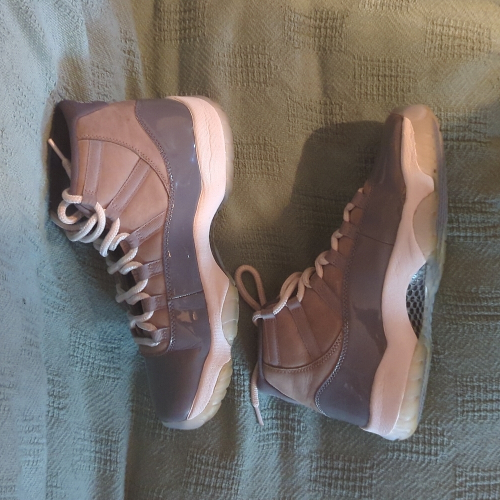 Jordan 11 Retro Cool Grey - Picture 2 of 6